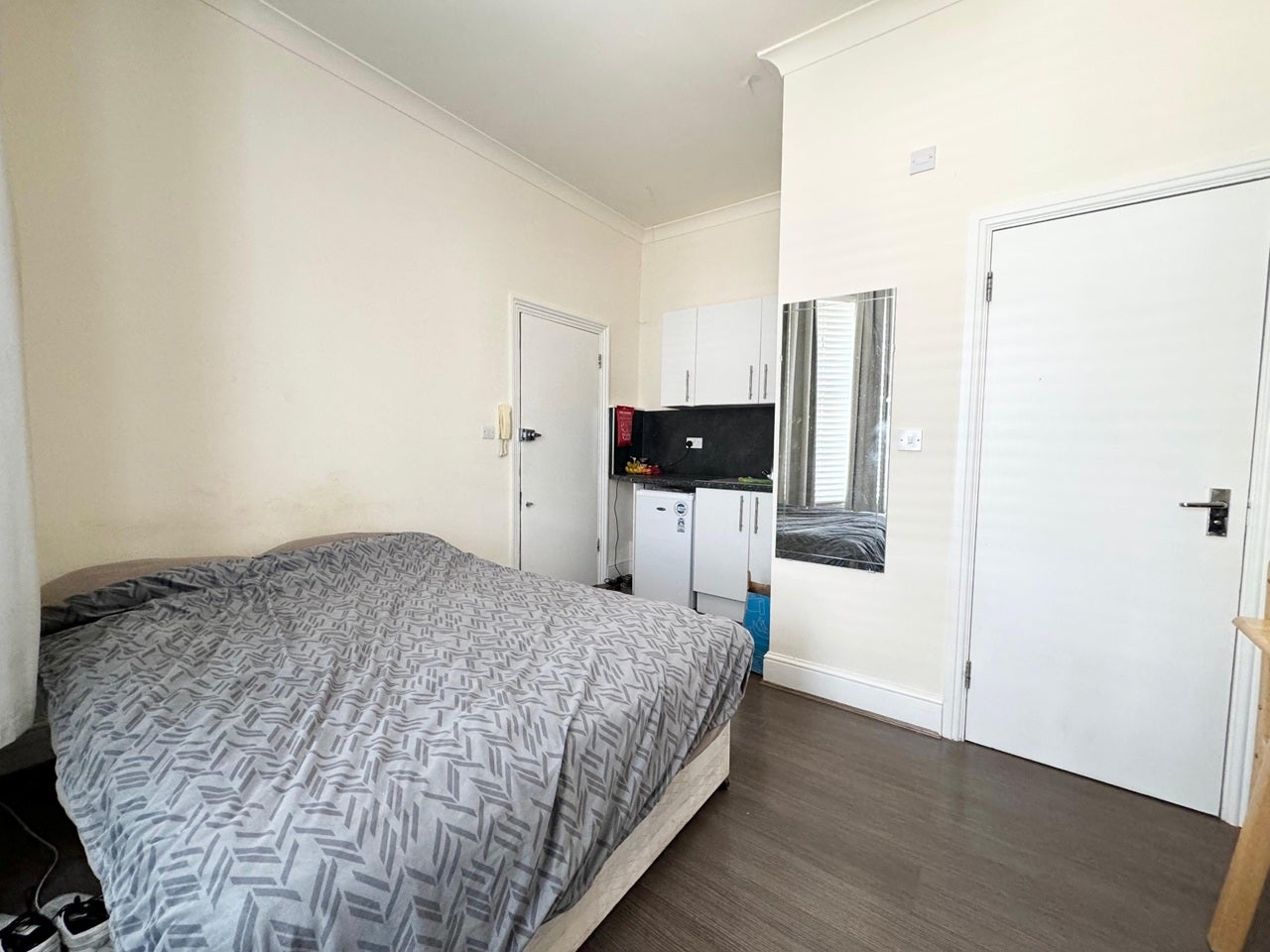 Flat Hornsey Park Road in Greater London