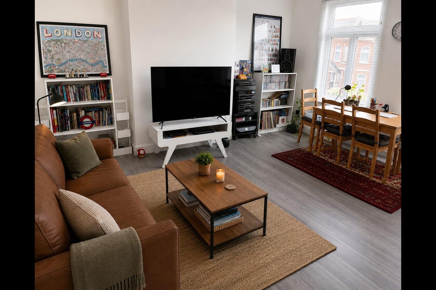 Flat Brownlow Road in Greater London
