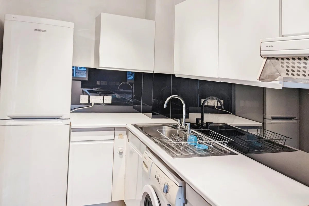 Flat Petersham Terrace in Greater London