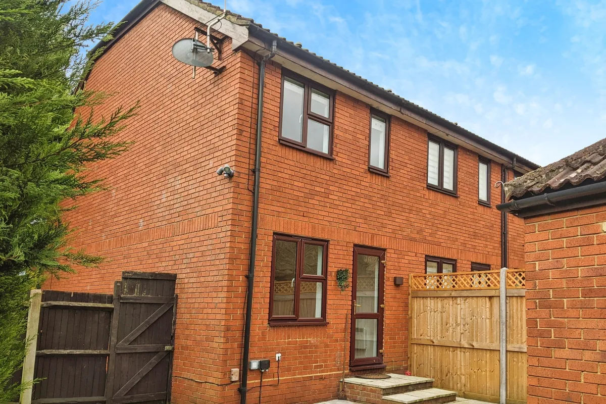 Flat Petersham Terrace in Greater London