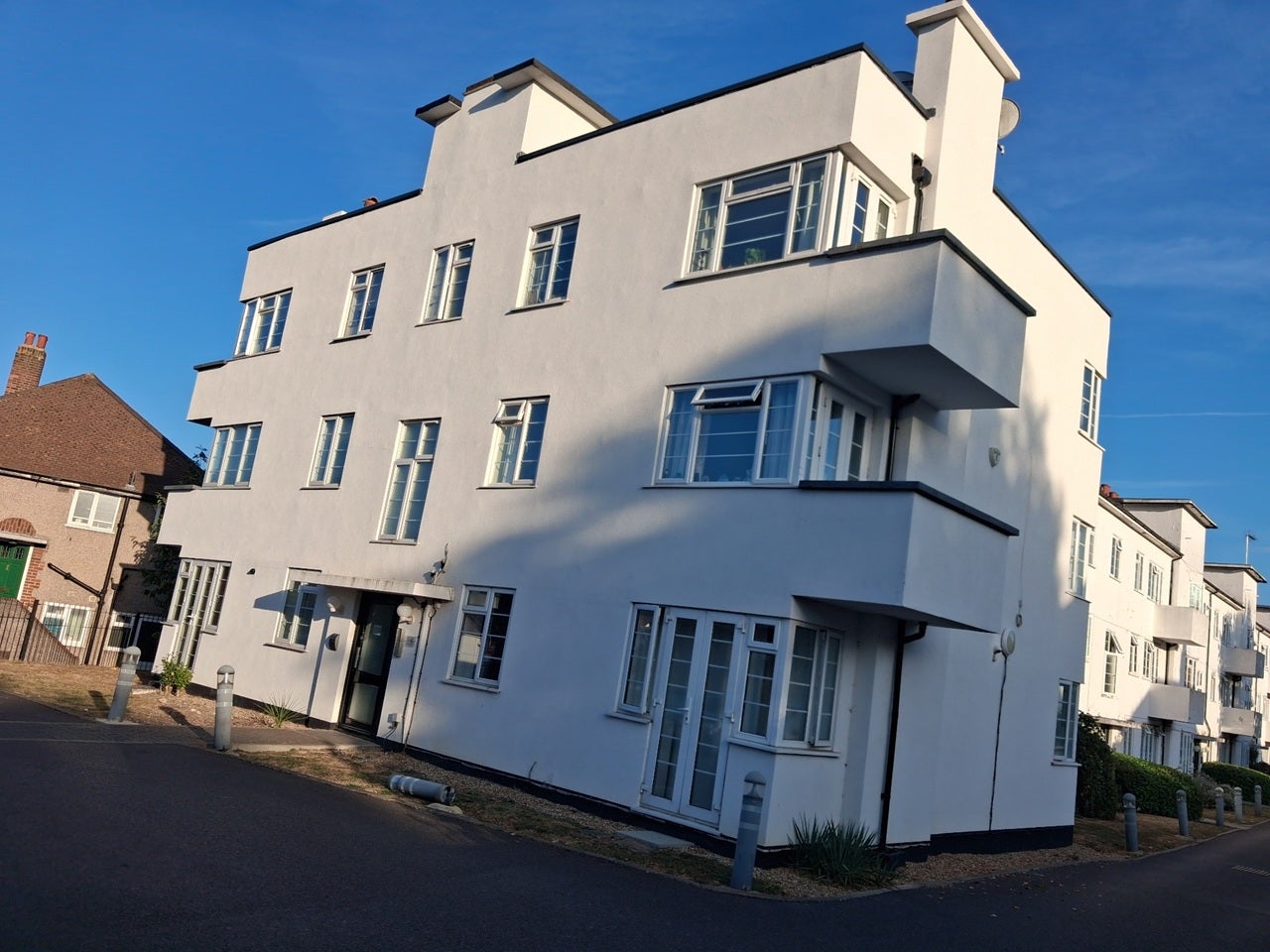 Flat Beech Lawns in Greater London