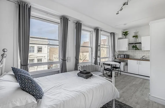 Room Castletown Road in Greater London