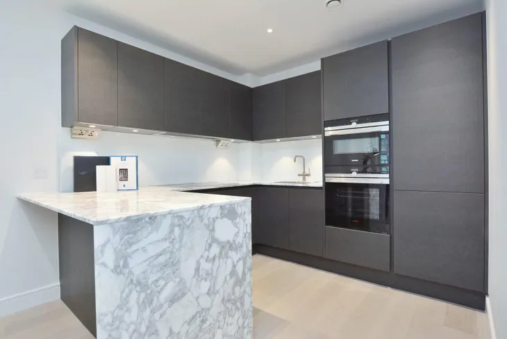 Flat Thurstan Street in Greater London