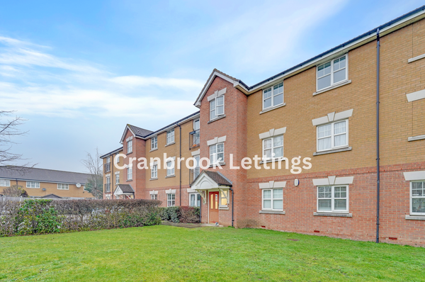 Flat Heathside Close in London