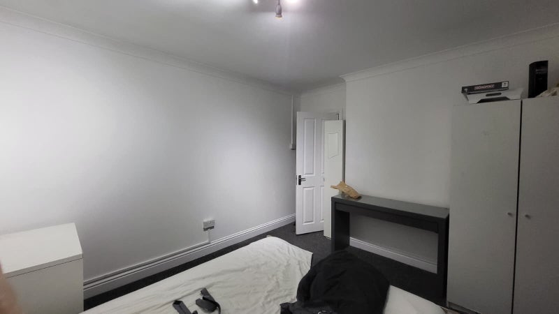 Room Tunnel Avenue in Greater London