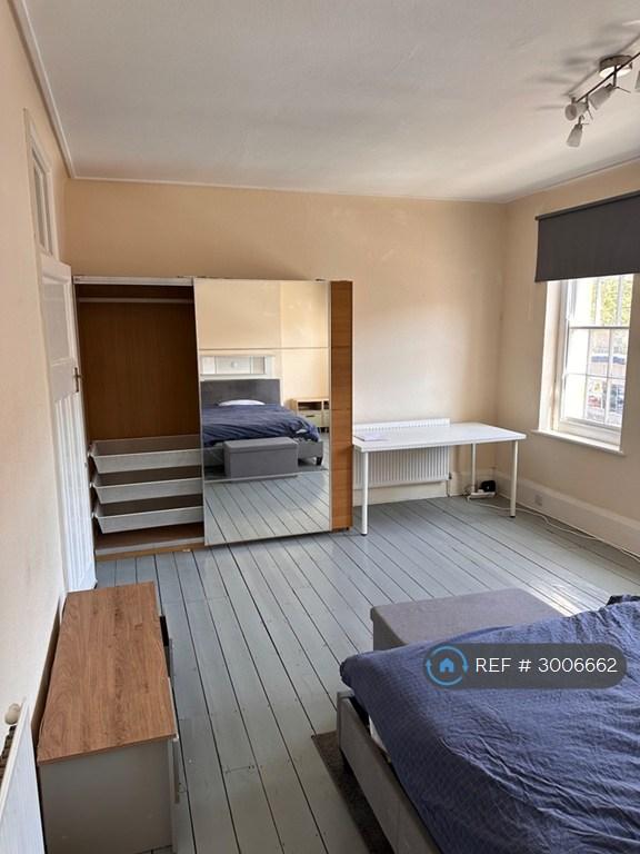 Room The Broadway in Southend-on-Sea