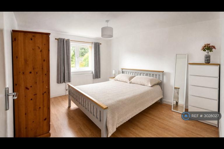 Room Wickham Road in Greater London