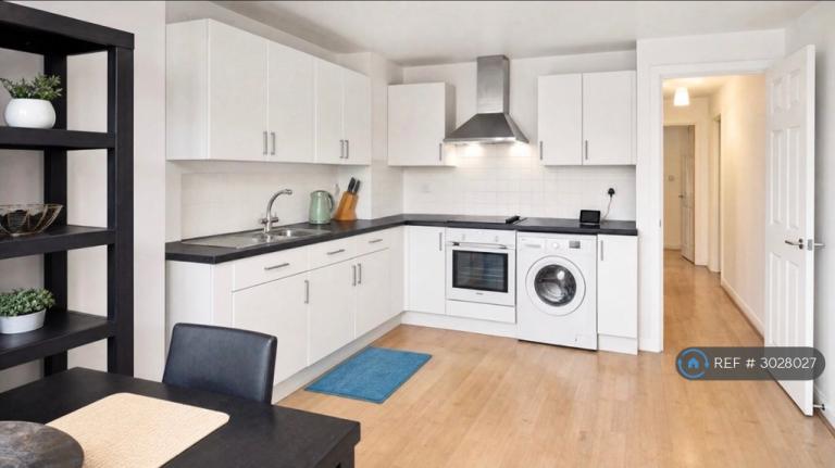 Room Wickham Road in Greater London