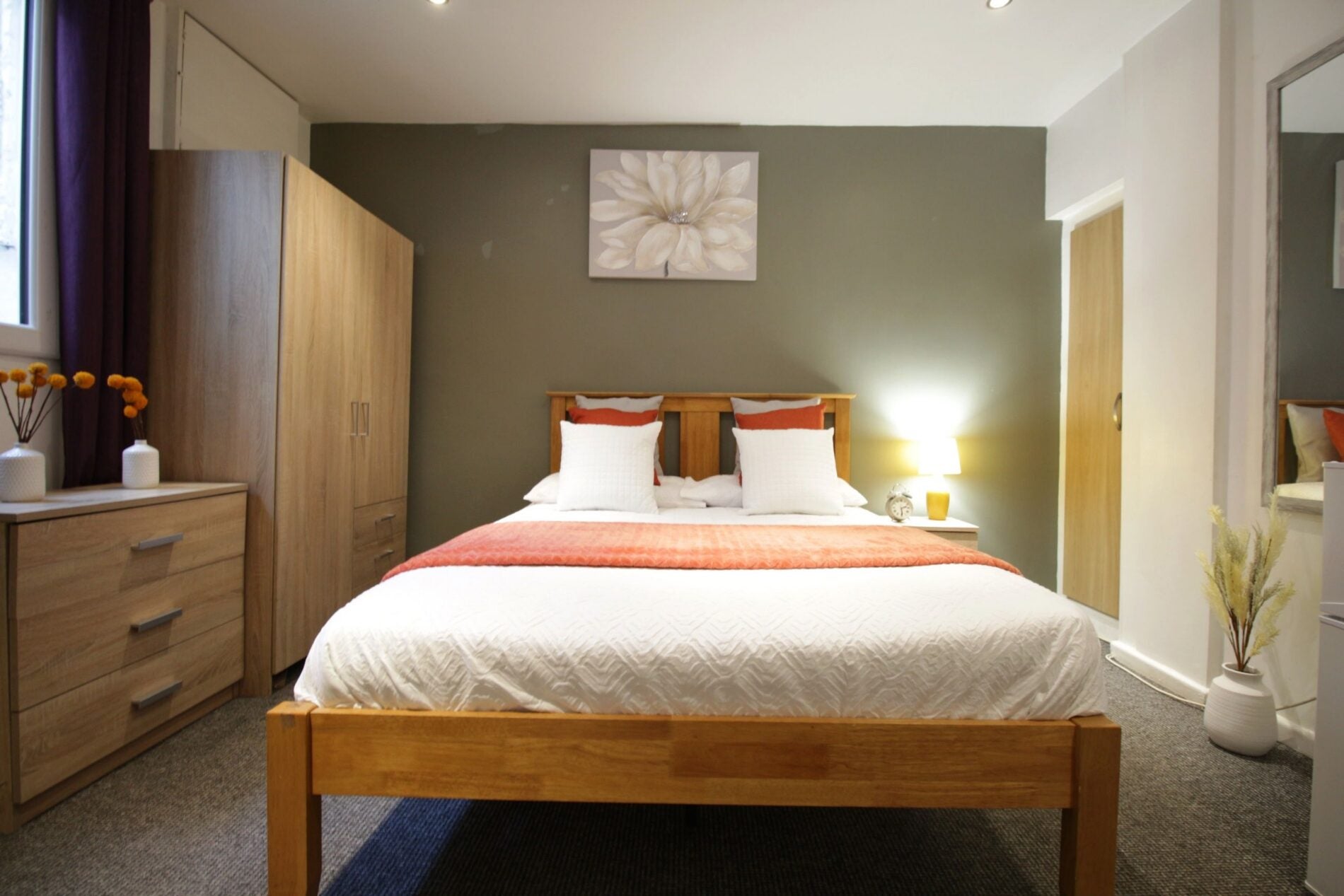 Room Monks Road in Lincoln