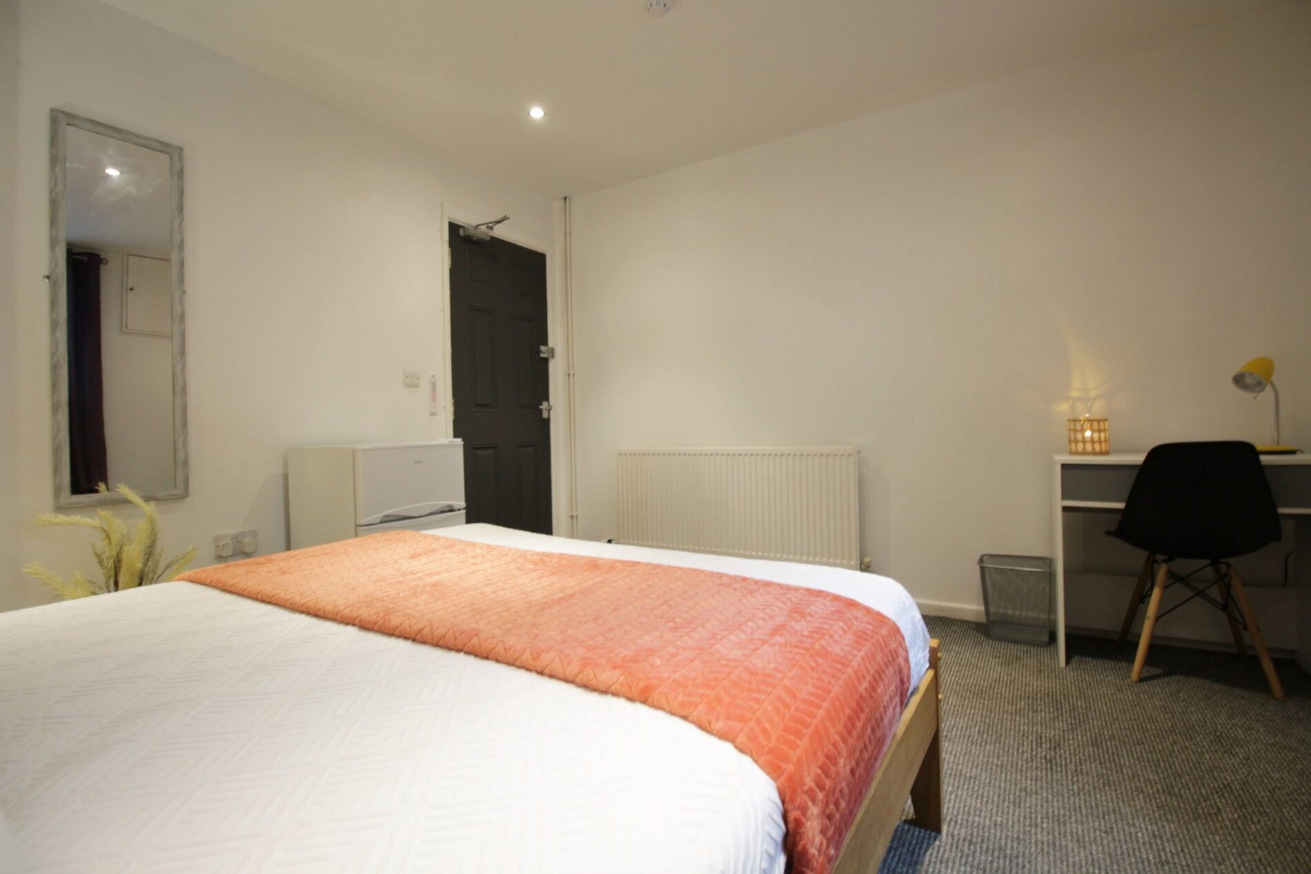 Room Monks Road in Lincoln