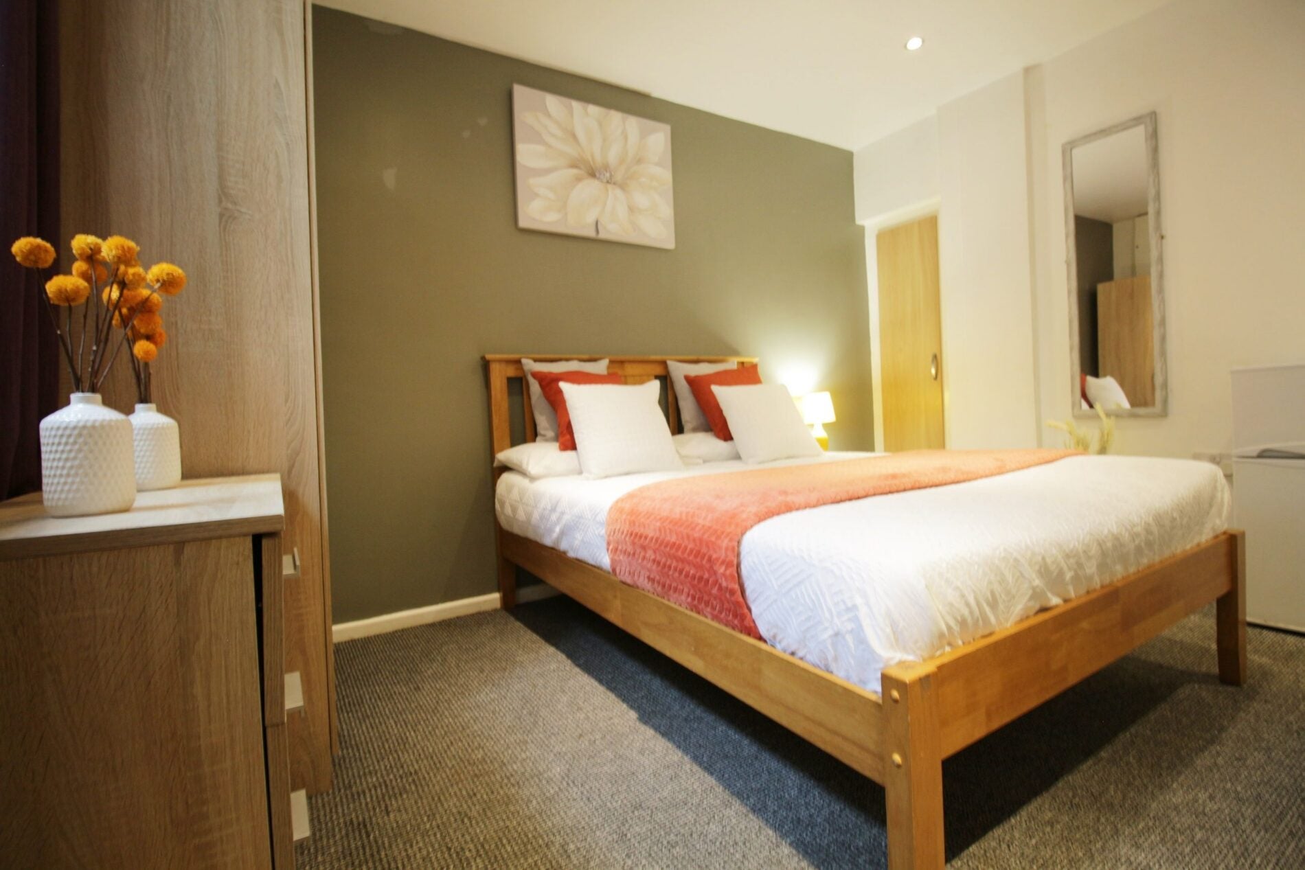Room Monks Road in Lincoln