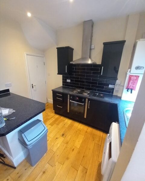 Flat Pennington Street in Leeds