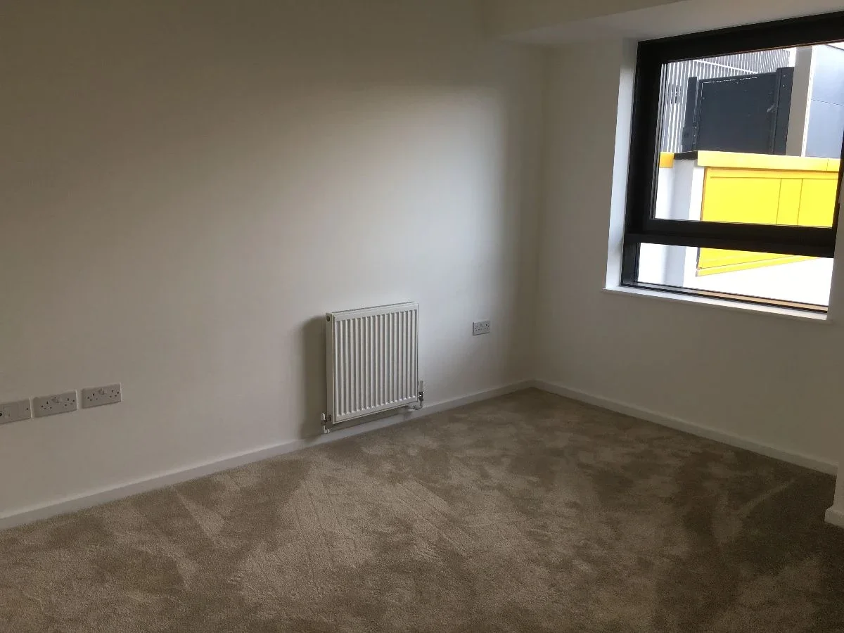 Flat Ilford Hill in Greater London