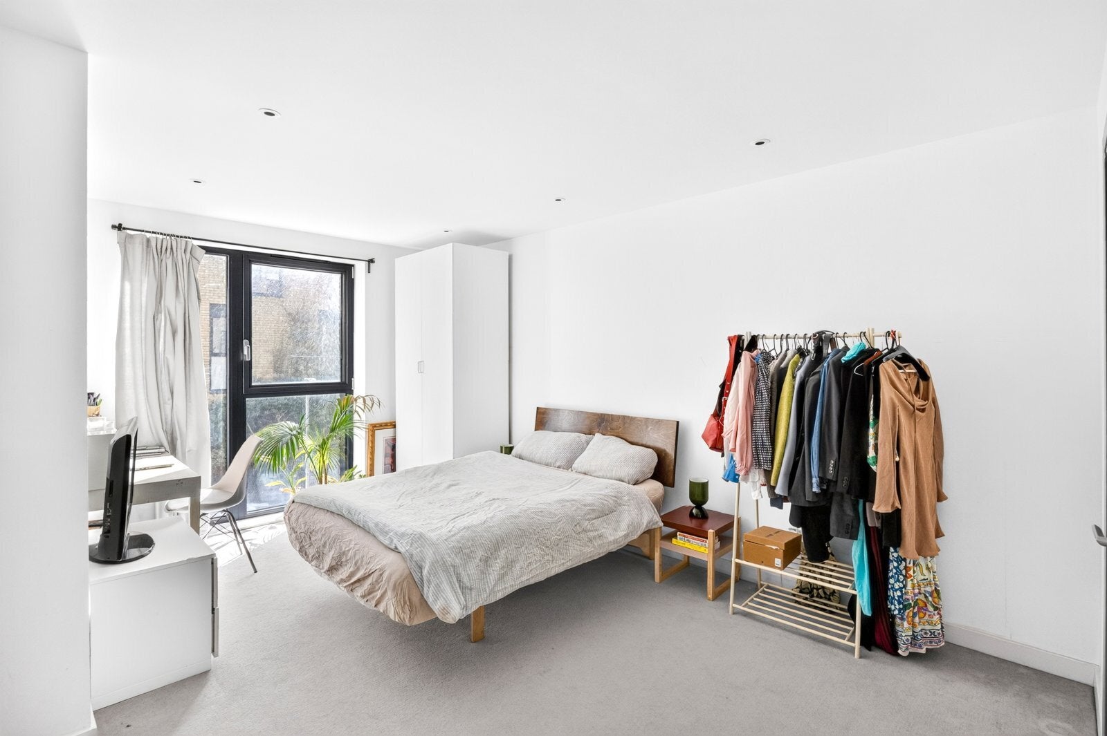 Flat Goldsmiths' Row in Greater London