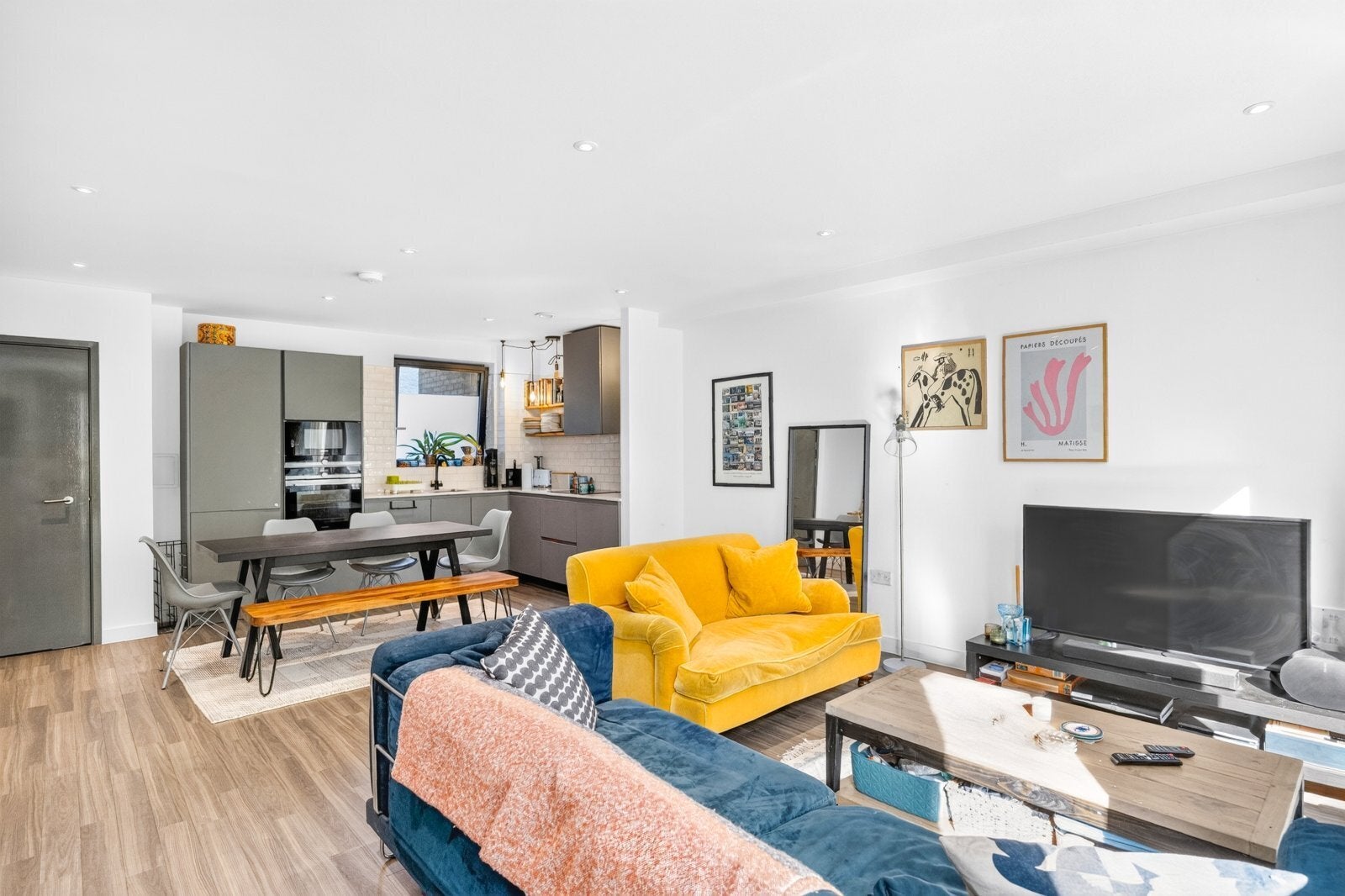 Flat Goldsmiths' Row in Greater London