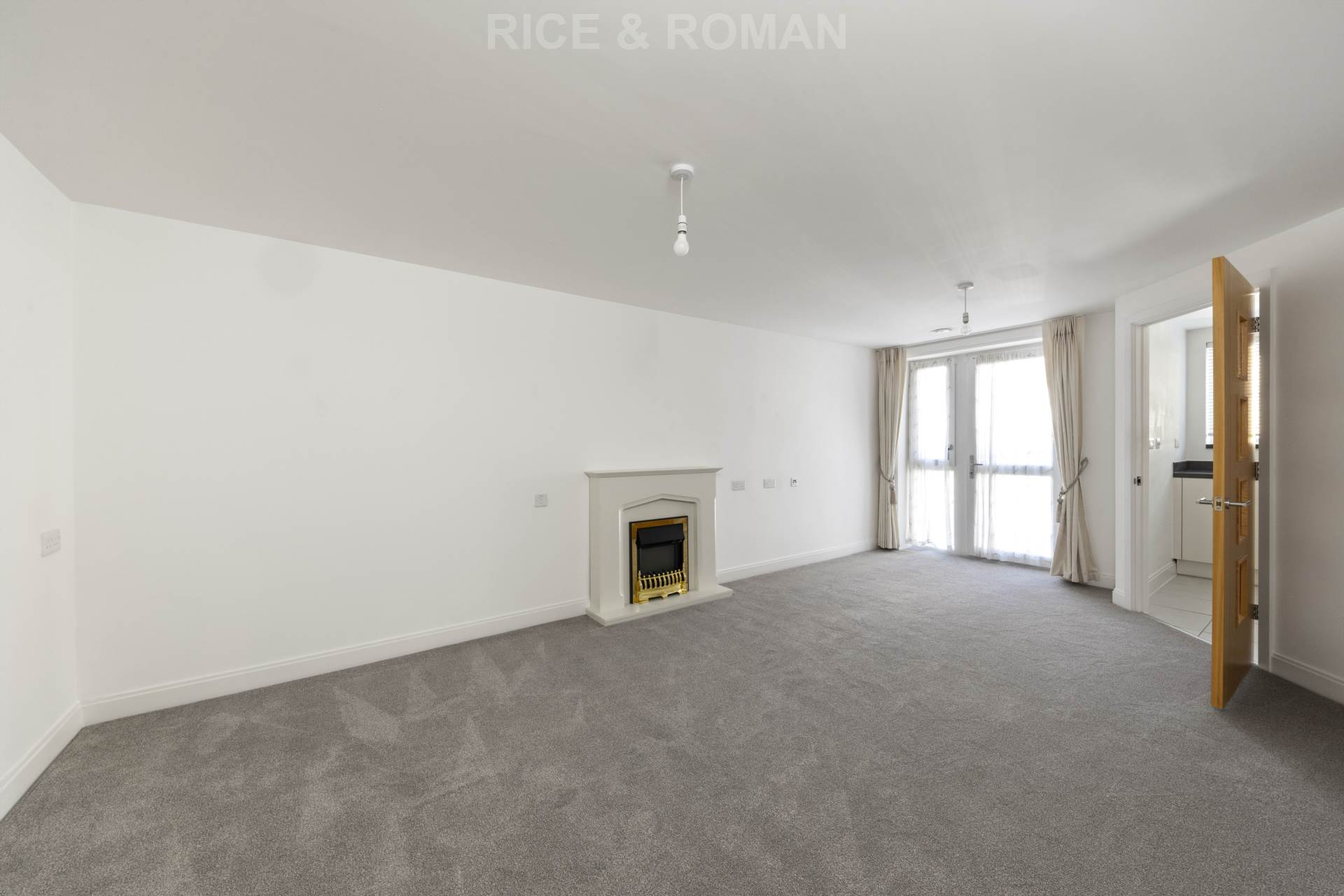 Flat Highfield Road in Elmbridge