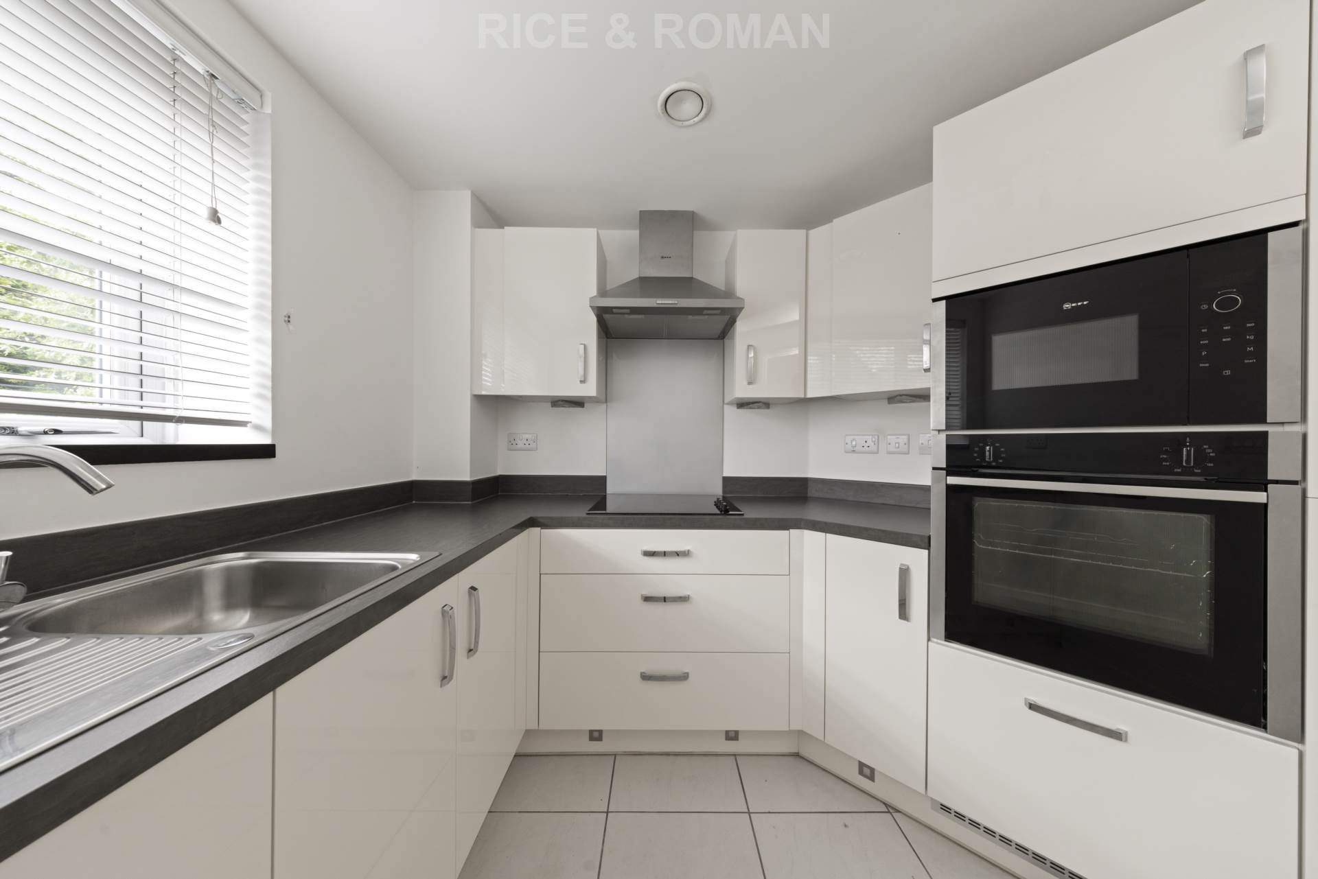 Flat Highfield Road in Elmbridge