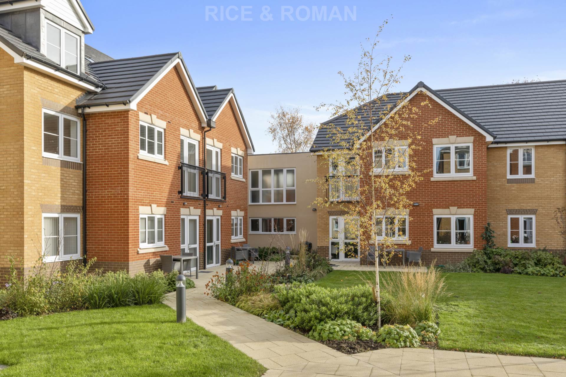 Flat Highfield Road in Elmbridge