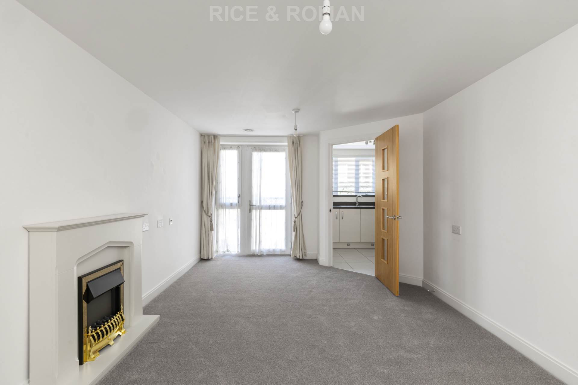 Flat Highfield Road in Elmbridge