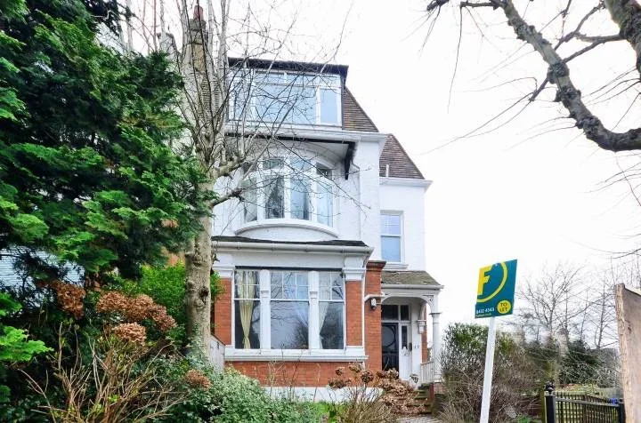 Flat Hornsey Lane Gardens in Greater London