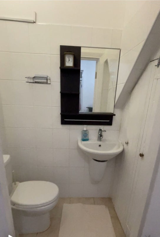 Room Graham Road in Greater London