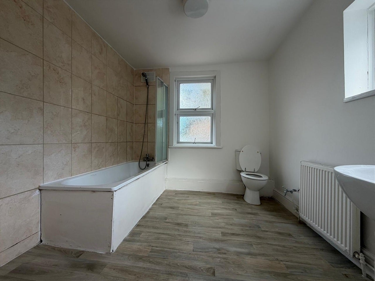 Flat Langthorne Road in Greater London