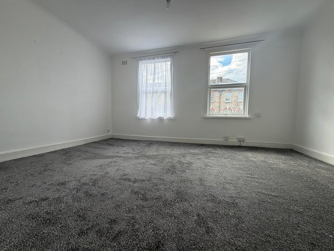 Flat Langthorne Road in Greater London