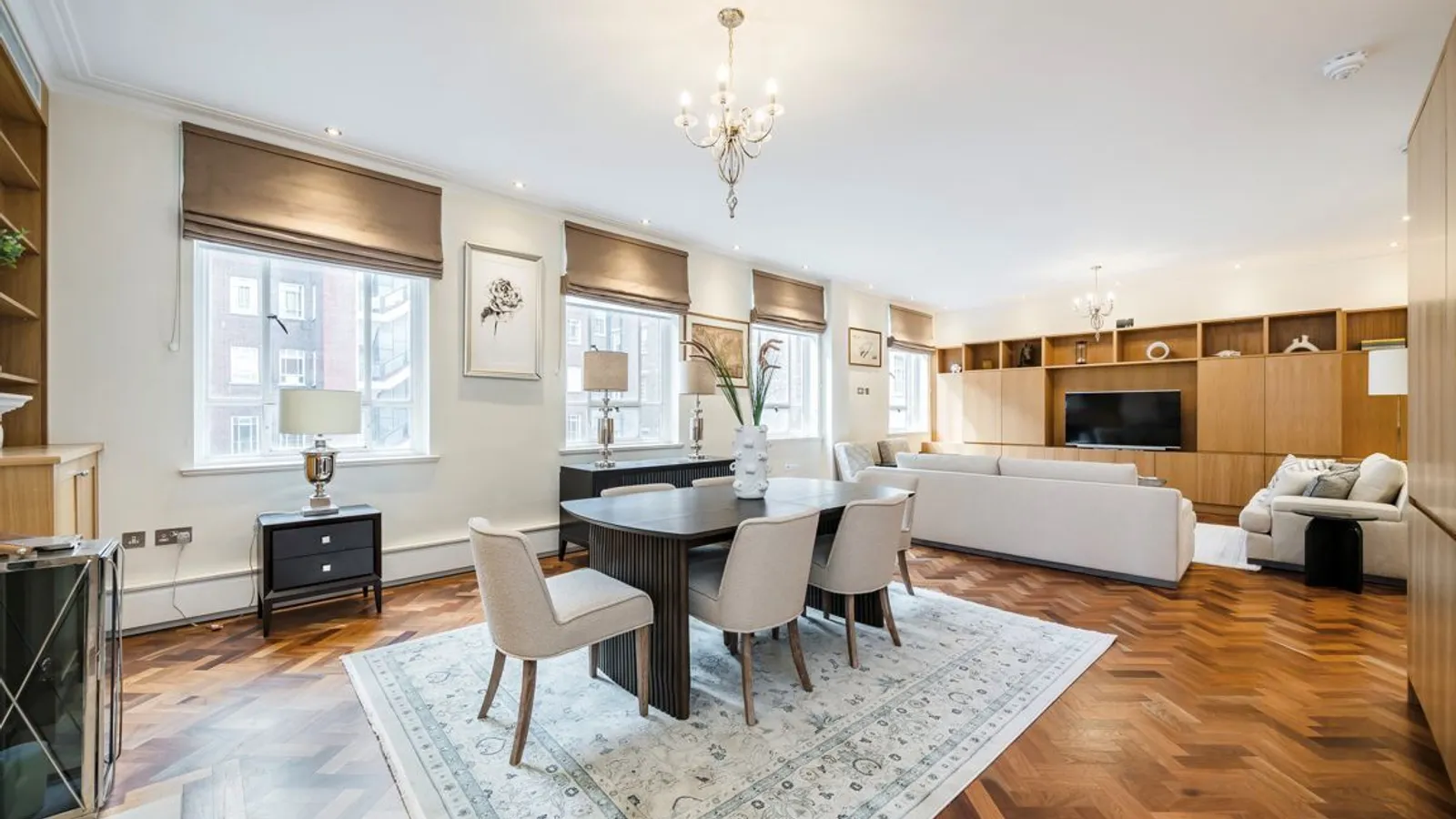 Flat Grosvenor Square in City of Westminster