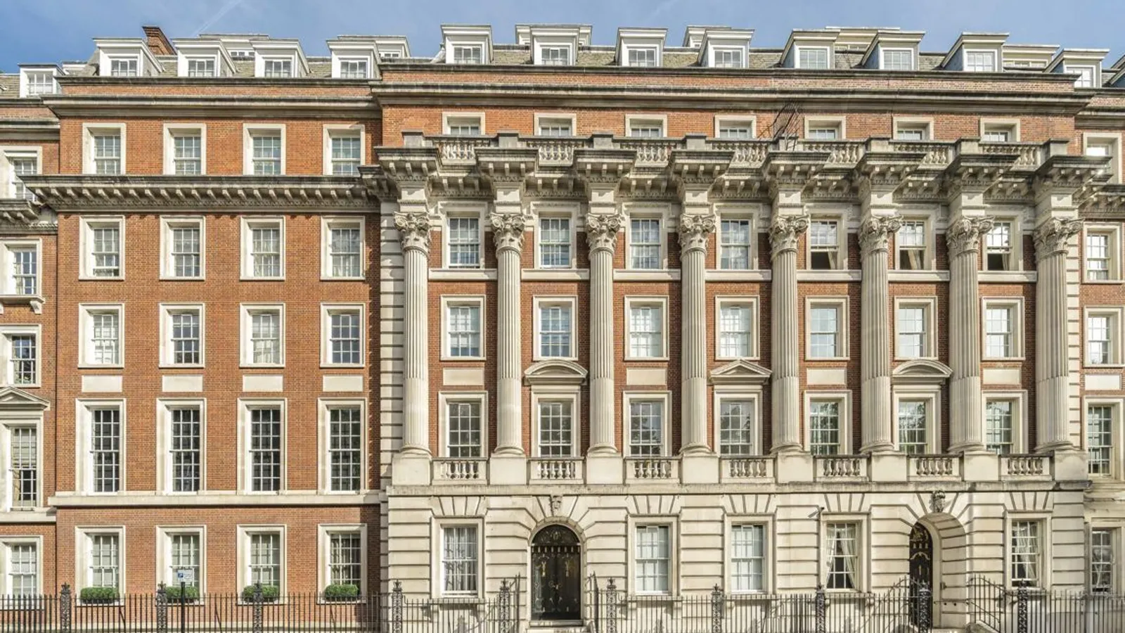 Flat Grosvenor Square in City of Westminster