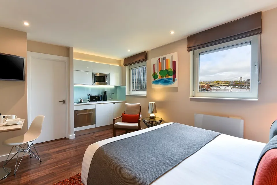Flat Boardwalk Place in Greater London