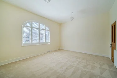Flat Kings Road in Greater London
