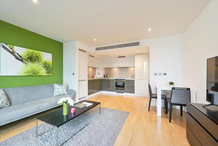 Flat Hertsmere Road in Greater London
