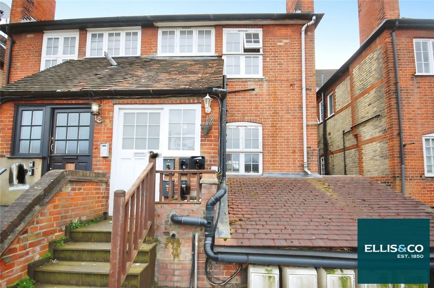 Flat Golders Green Road in Greater London