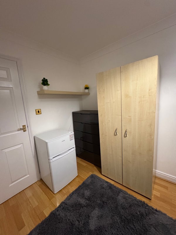 Room Elizabeth Fry Place in Greater London