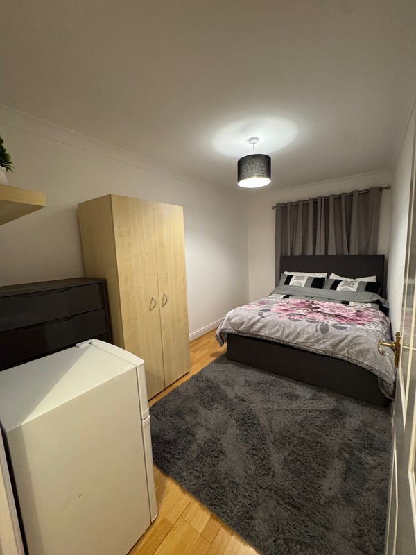 Room Elizabeth Fry Place in Greater London