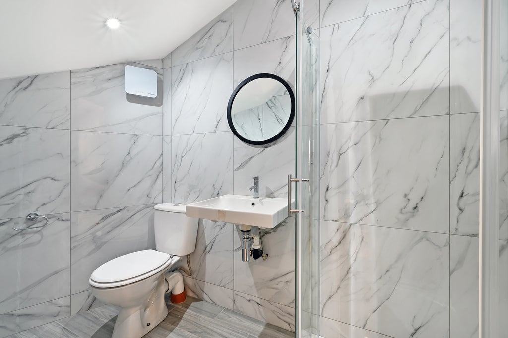 Flat Haydon Park Road in Greater London