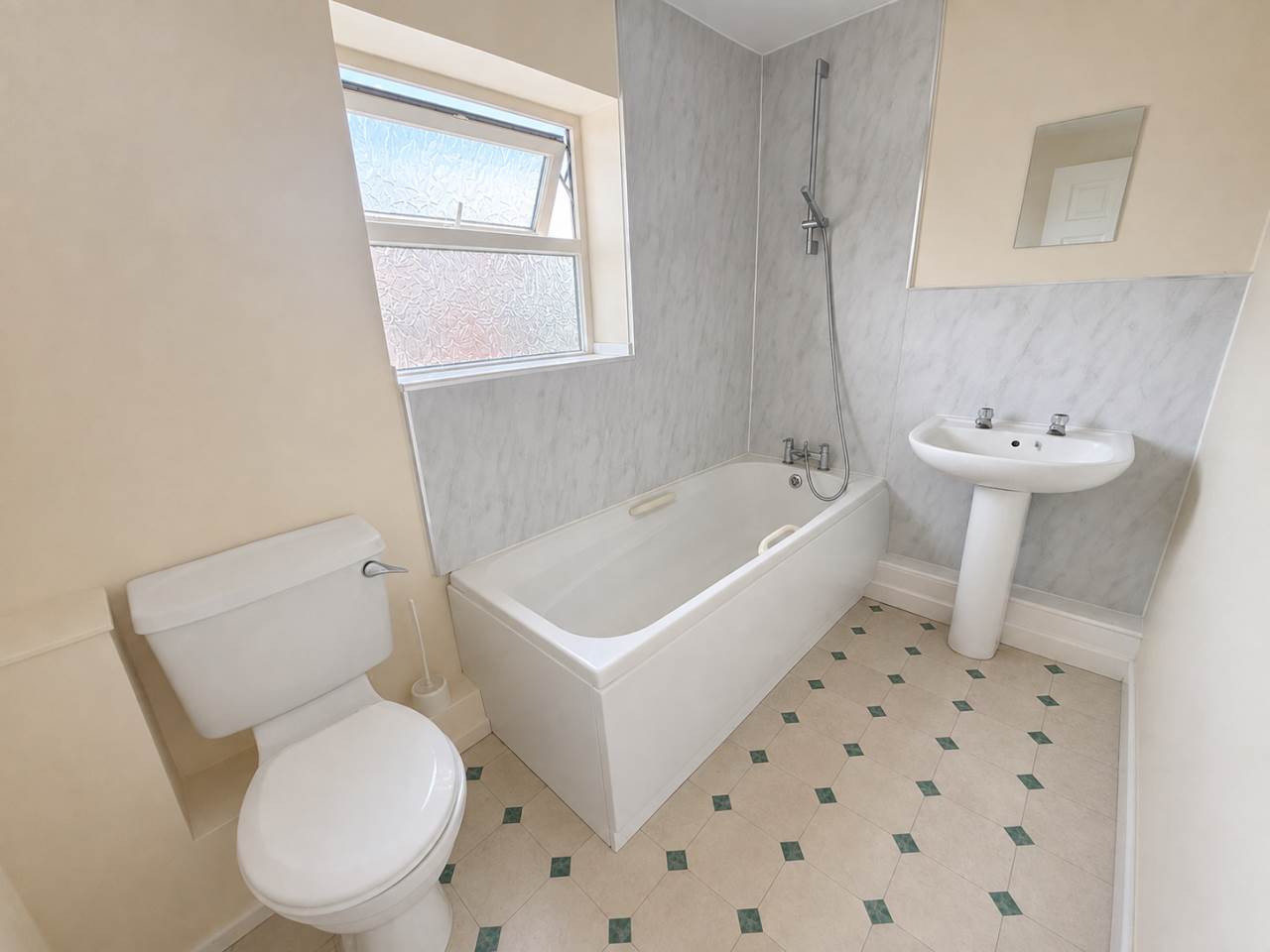 Flat Bond Street in Trowbridge
