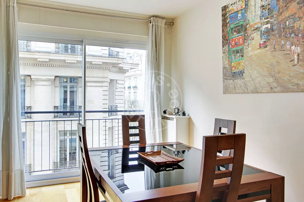 Appartement Avenue Raymond Poincaré à Paris