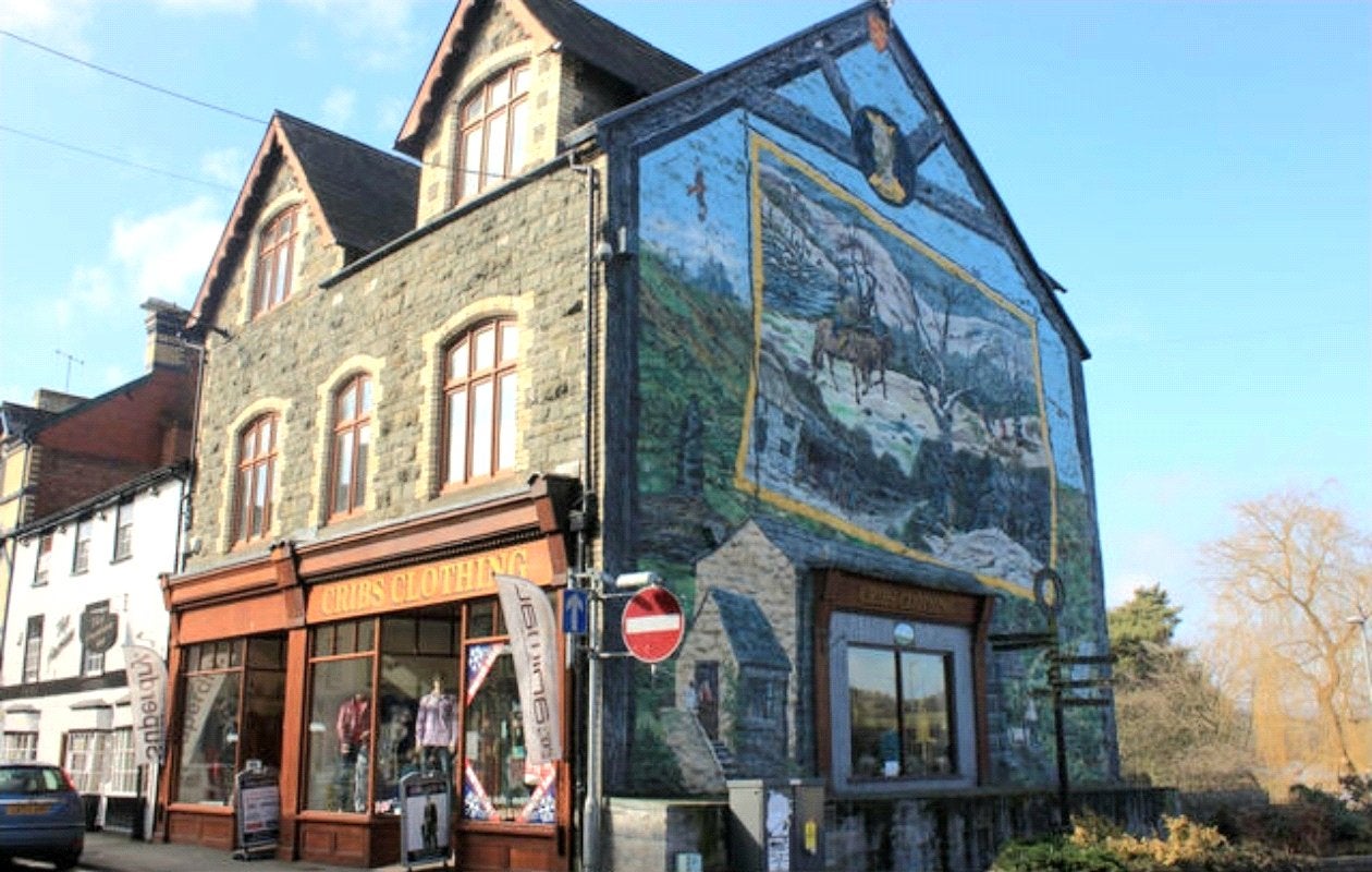 Flat Broad Street in Builth Wells