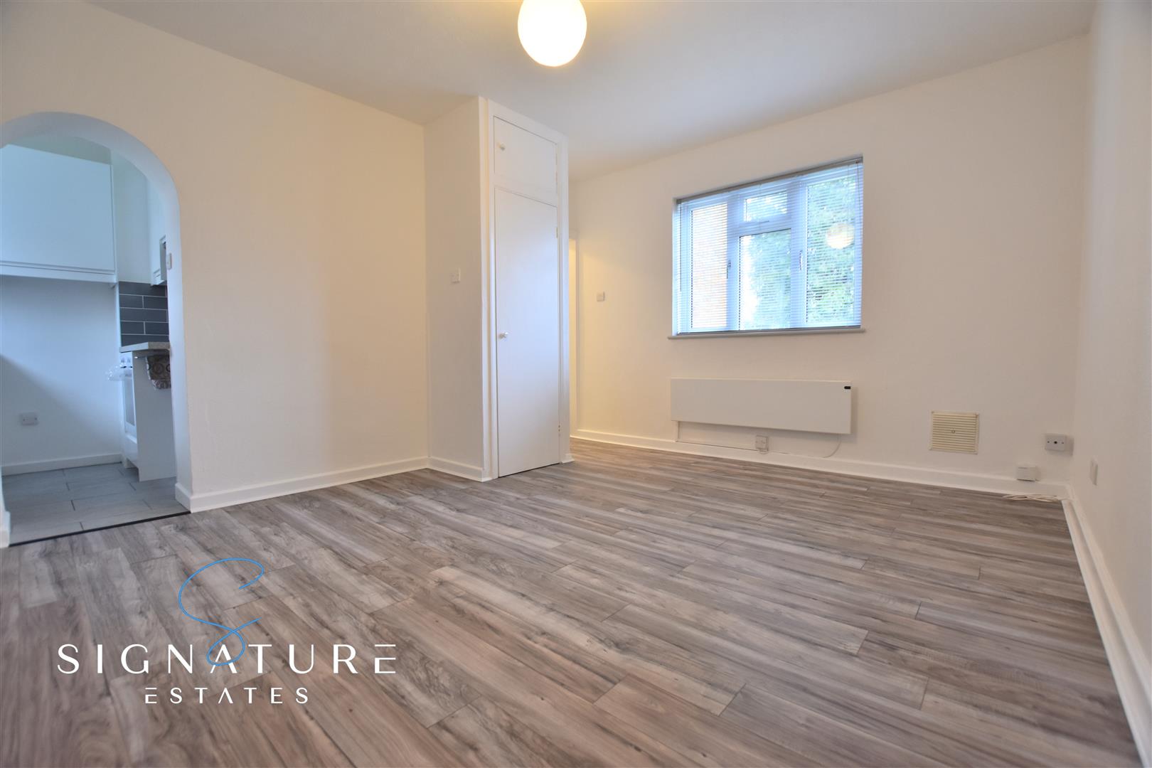 Flat Shirley Road in Abbots Langley