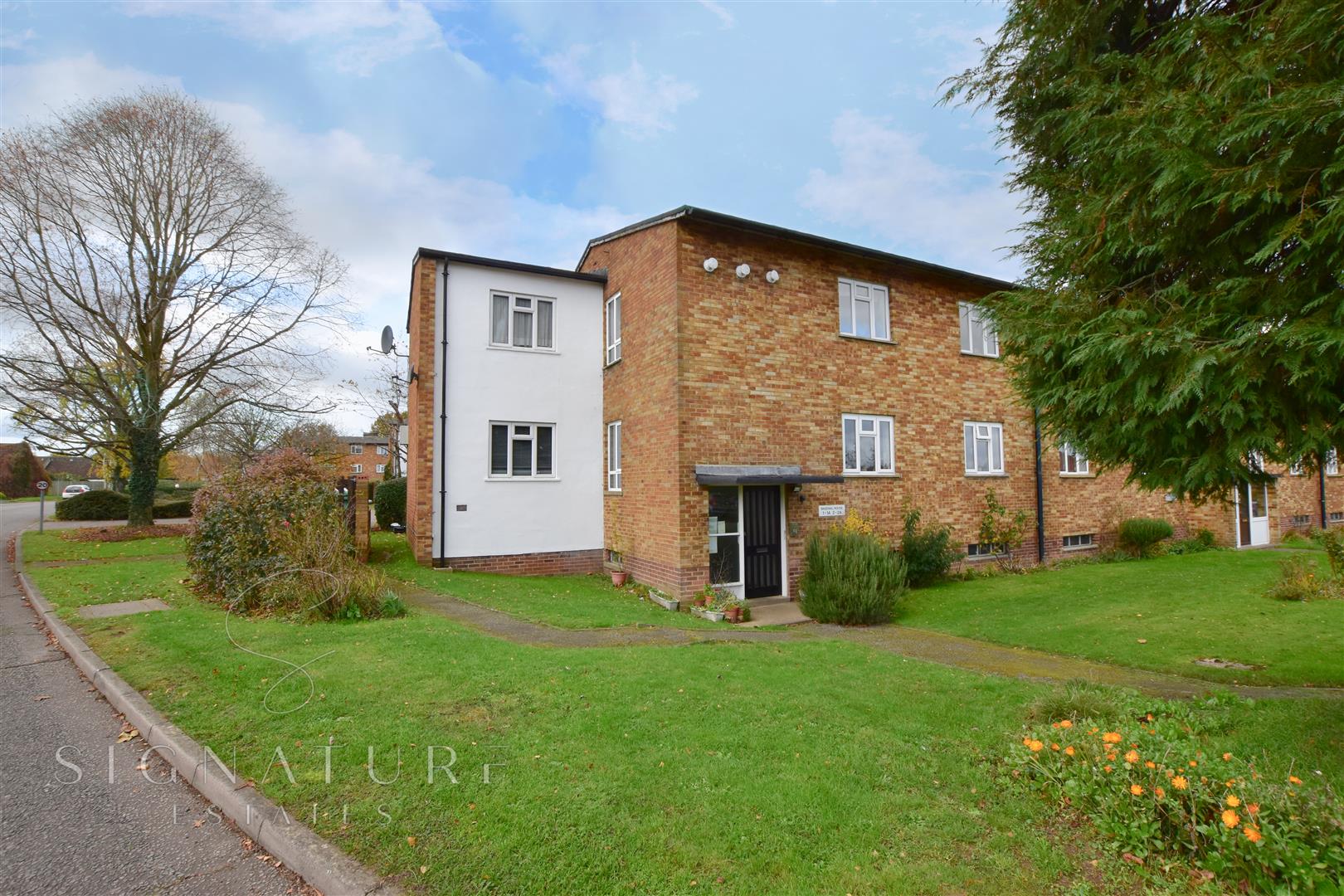 Flat Shirley Road in Abbots Langley