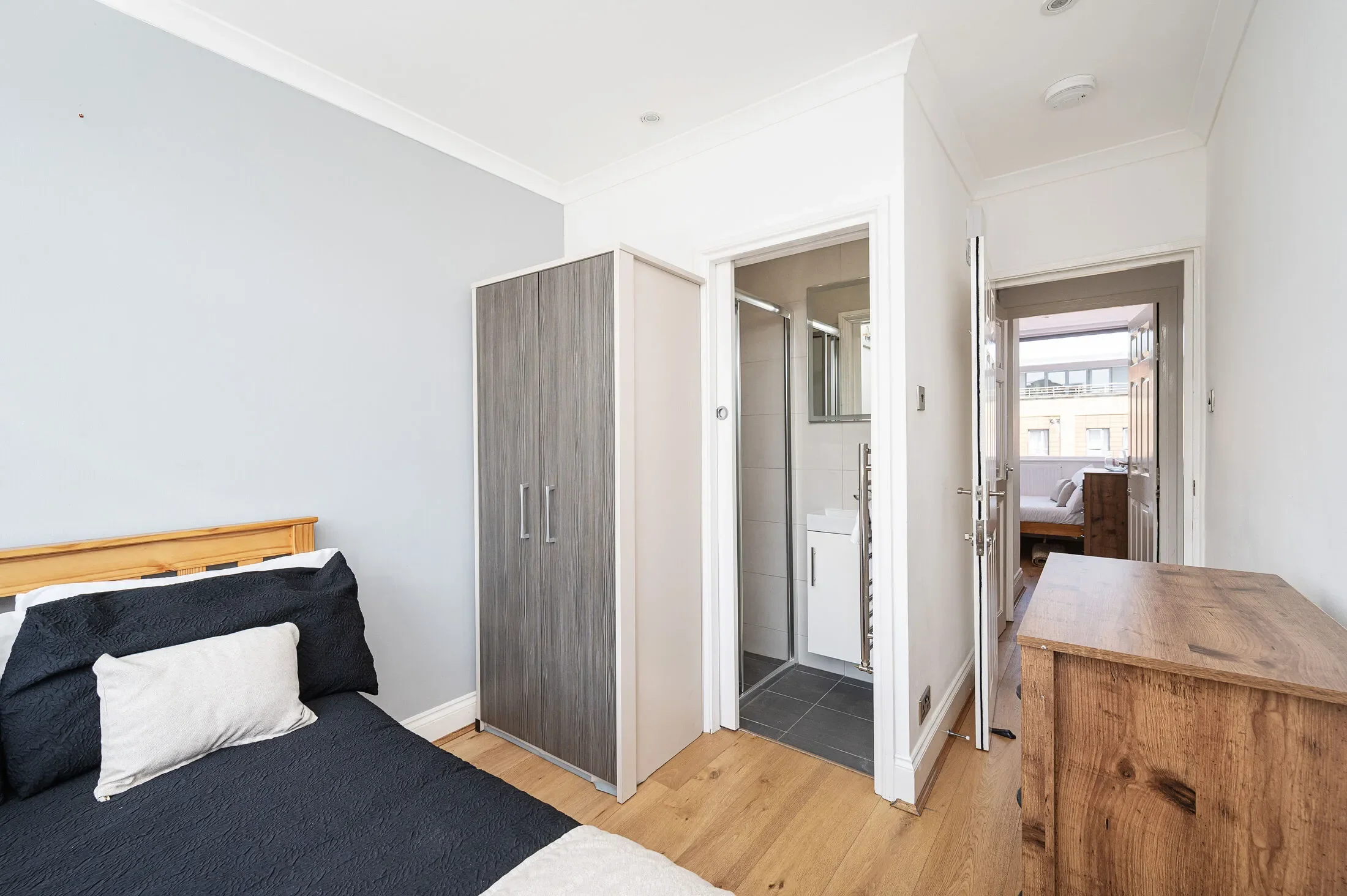 Flat Viaduct Place in Greater London
