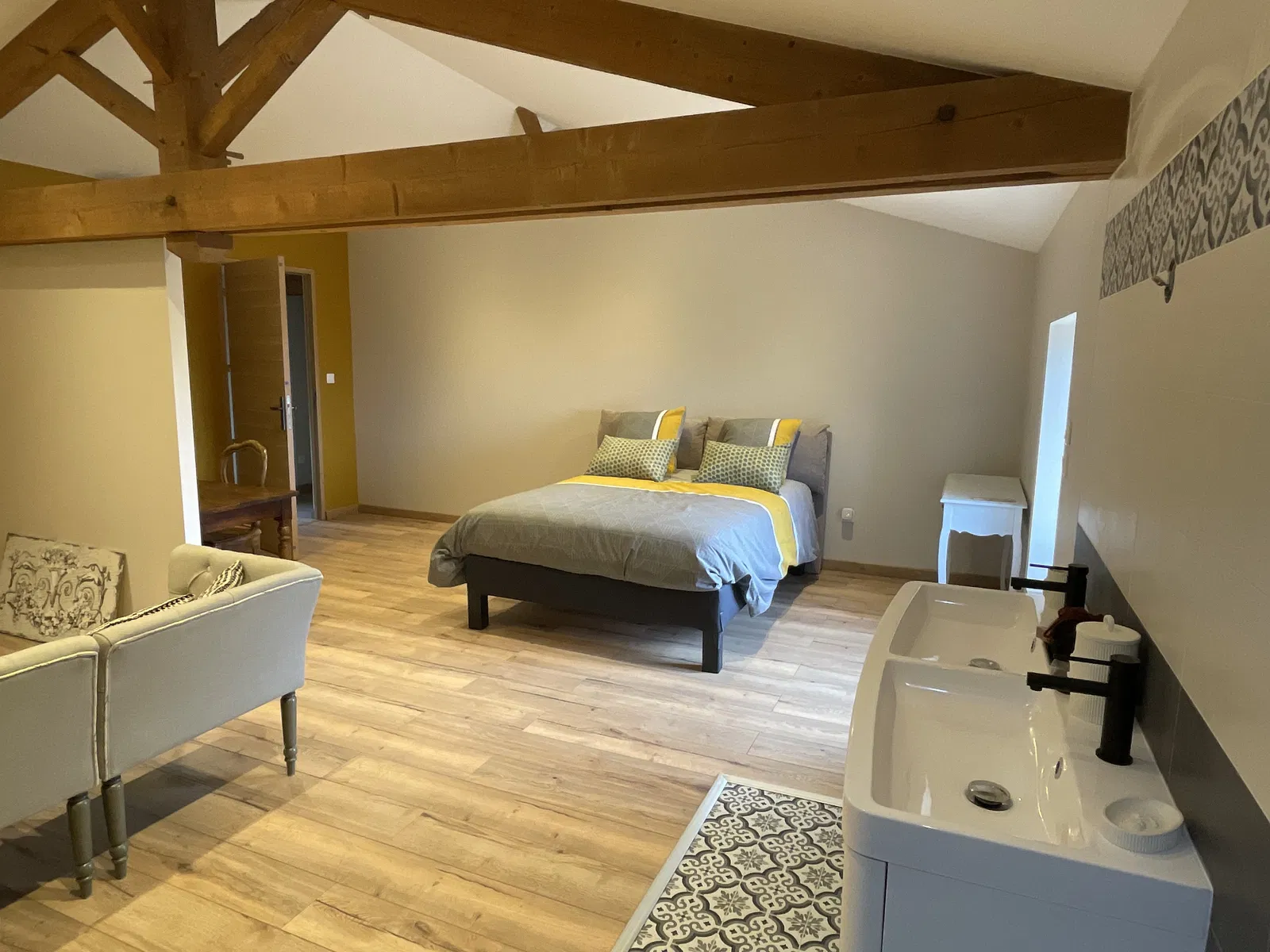 Room Route des Grands Champs in Leynes