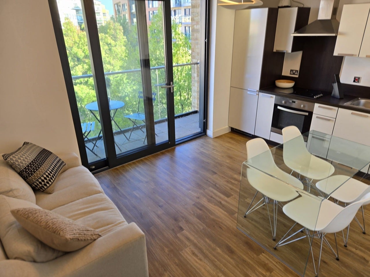 Flat Surrey Quays Road in Greater London