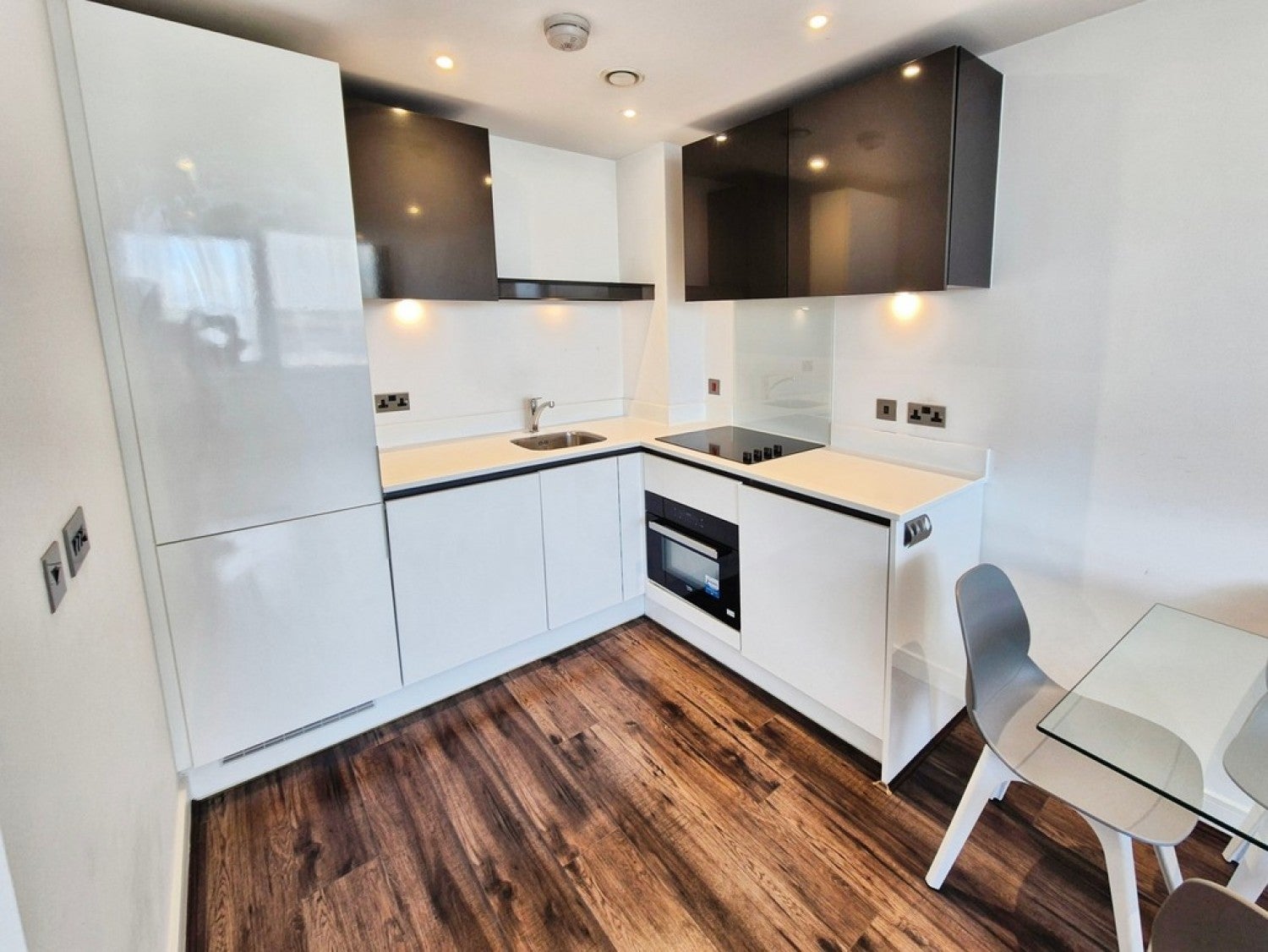 Flat Barclays Churchill Plaza in Basingstoke and Deane