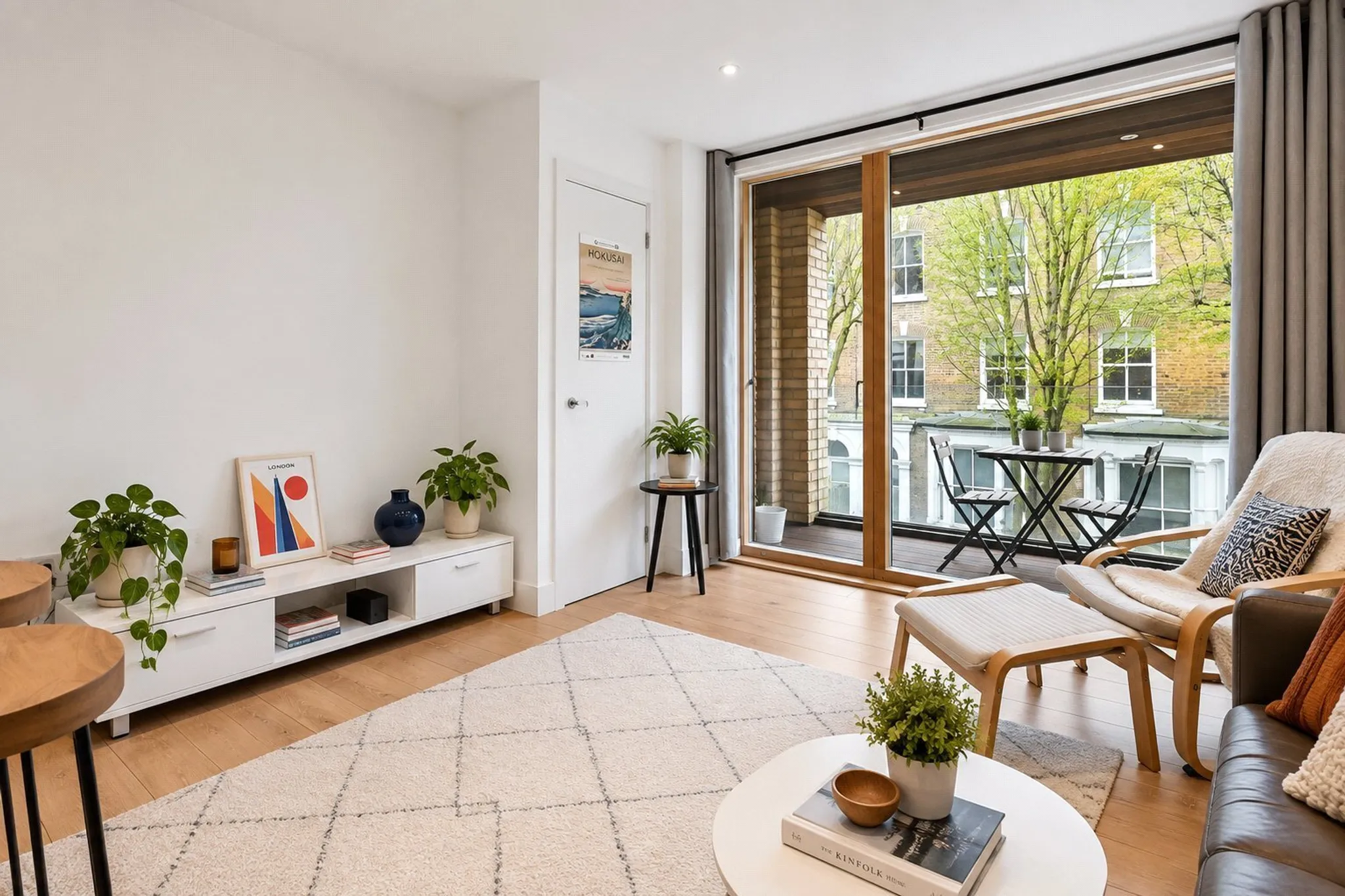 Flat Ellingfort Road in Greater London