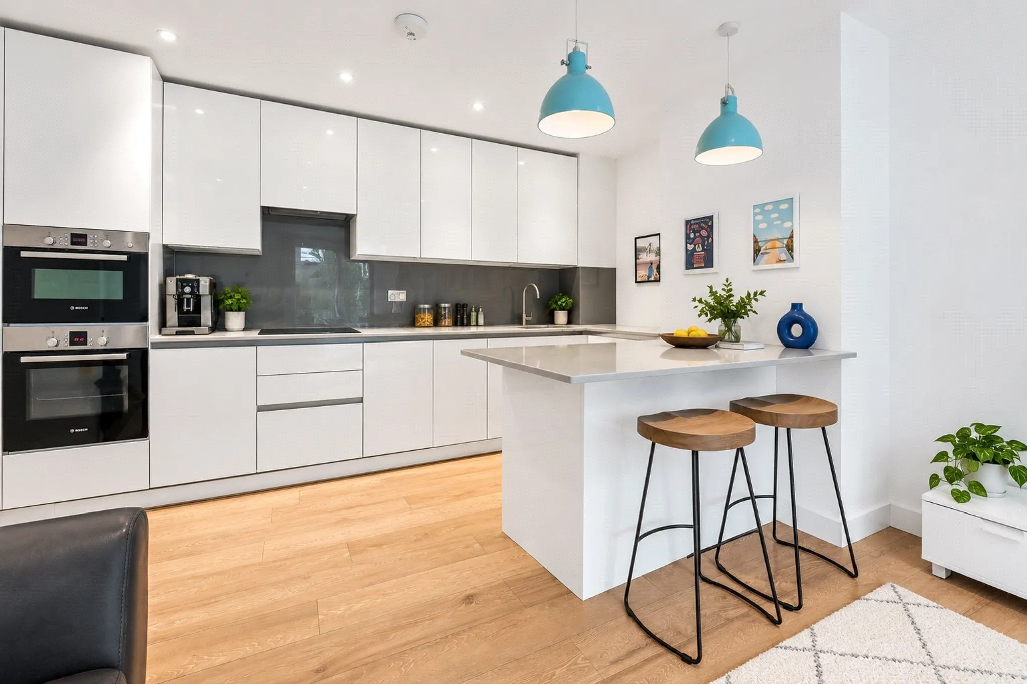 Flat Ellingfort Road in Greater London