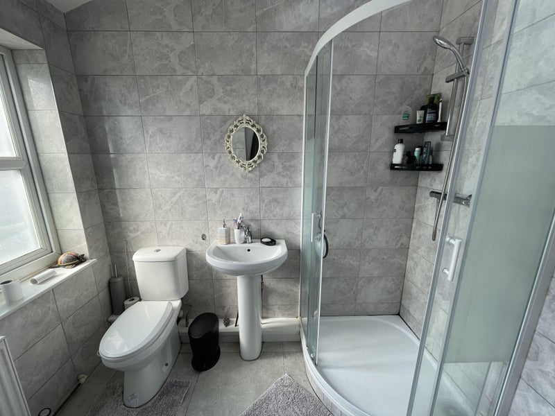 Room Georgette Drive in Salford