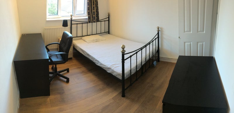 Room Tiller Road in Greater London