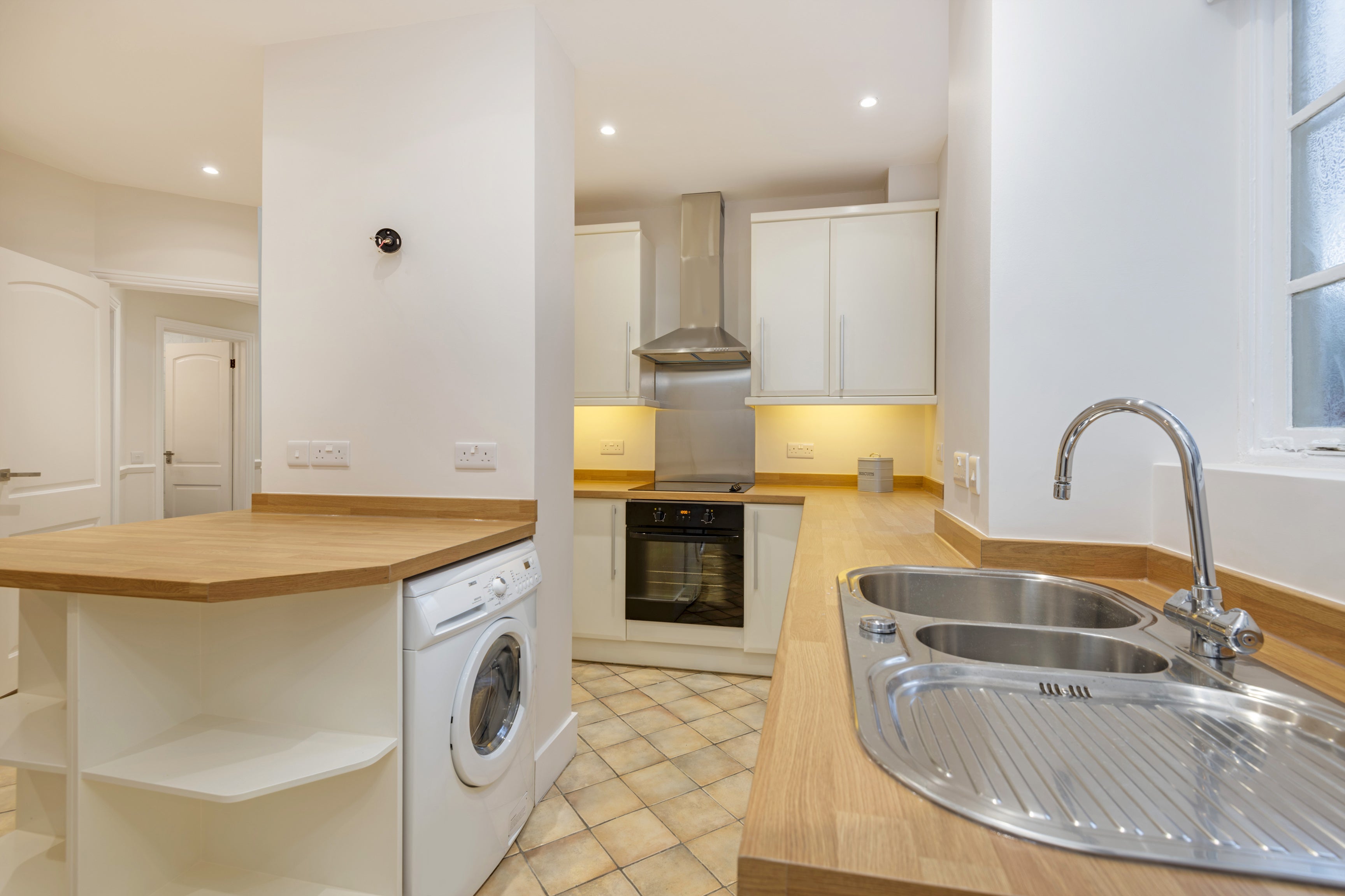 Flat Elm Tree Close in City of Westminster